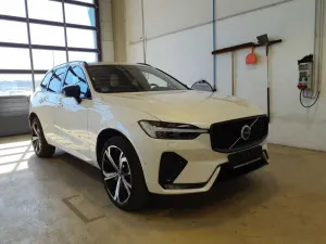 Volvo XC60 2.0 B4 Plus Dark 2024