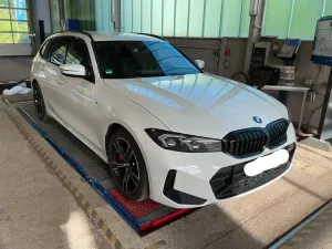 BMW 3 Series Touring 320i 2025