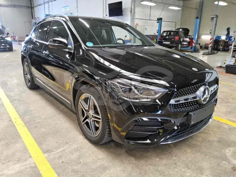 Mercedes-Benz GLA 200 AMG Line 2025