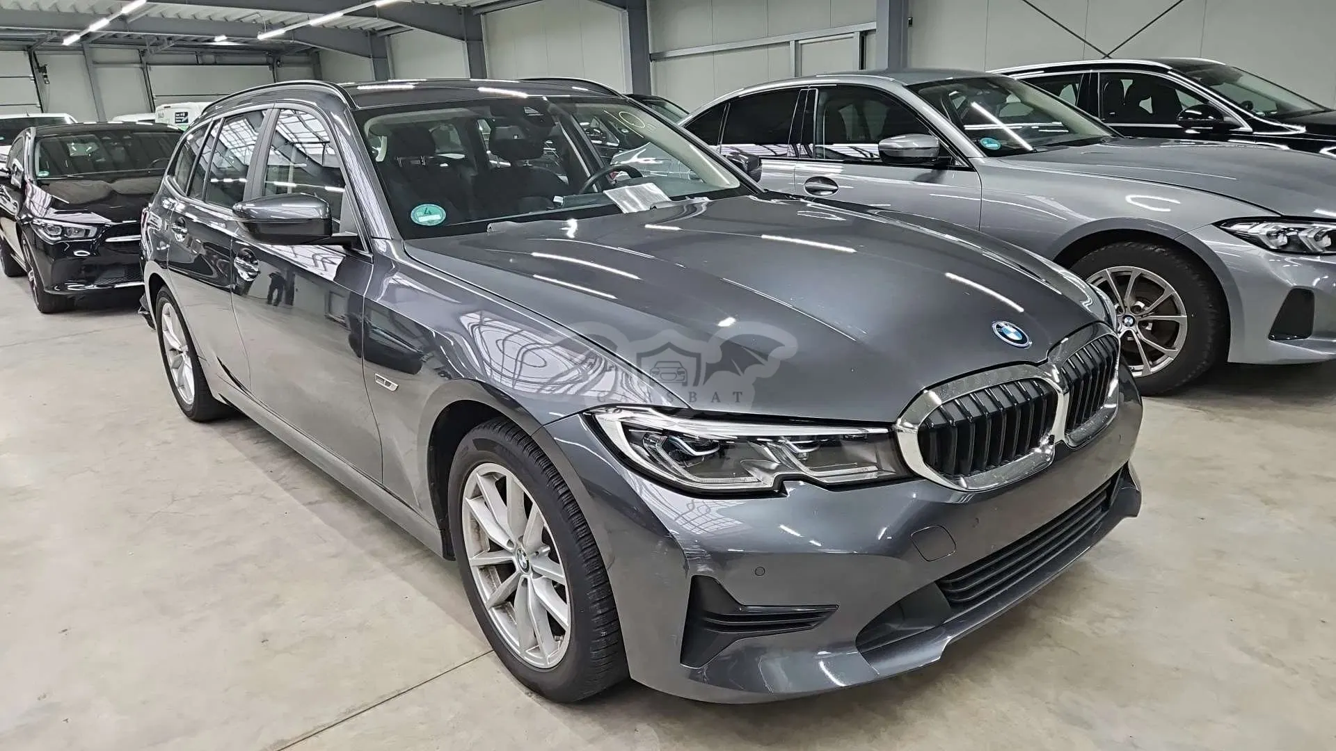 BMW 3 Series Touring 320e Advantage 2022