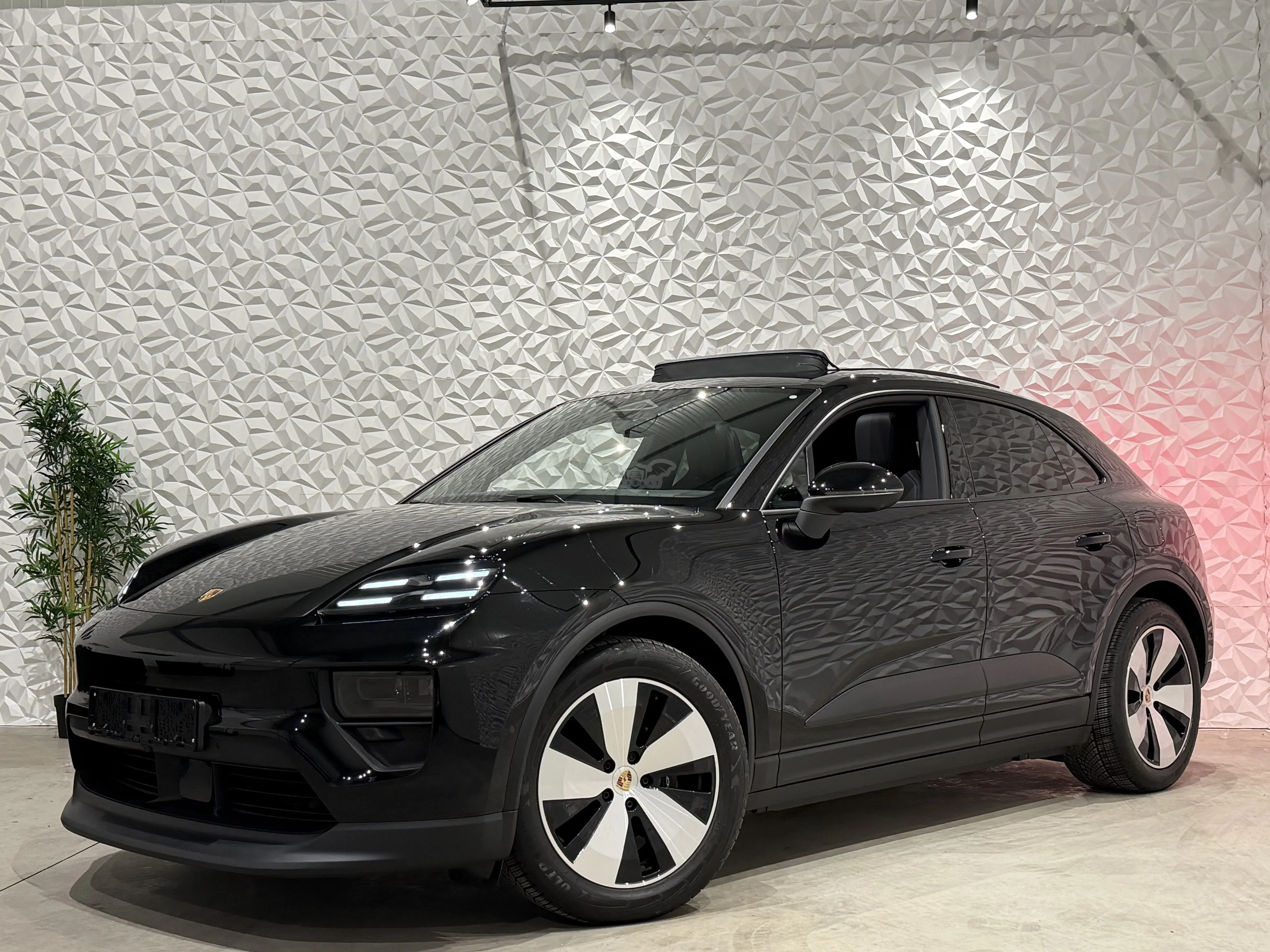 Porsche Macan 95 kWh 2025