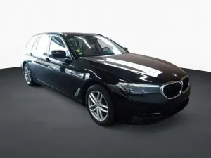 BMW 5 Series Touring 520d 2023