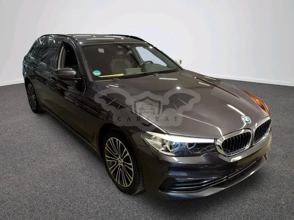 BMW 5 Series Touring 520d Sport Line 2020
