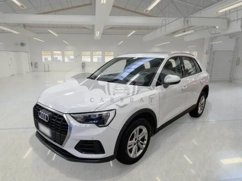 Audi Q3 45 TFSIe Business 2021