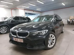 BMW 3 Series Touring 320e Business 2022