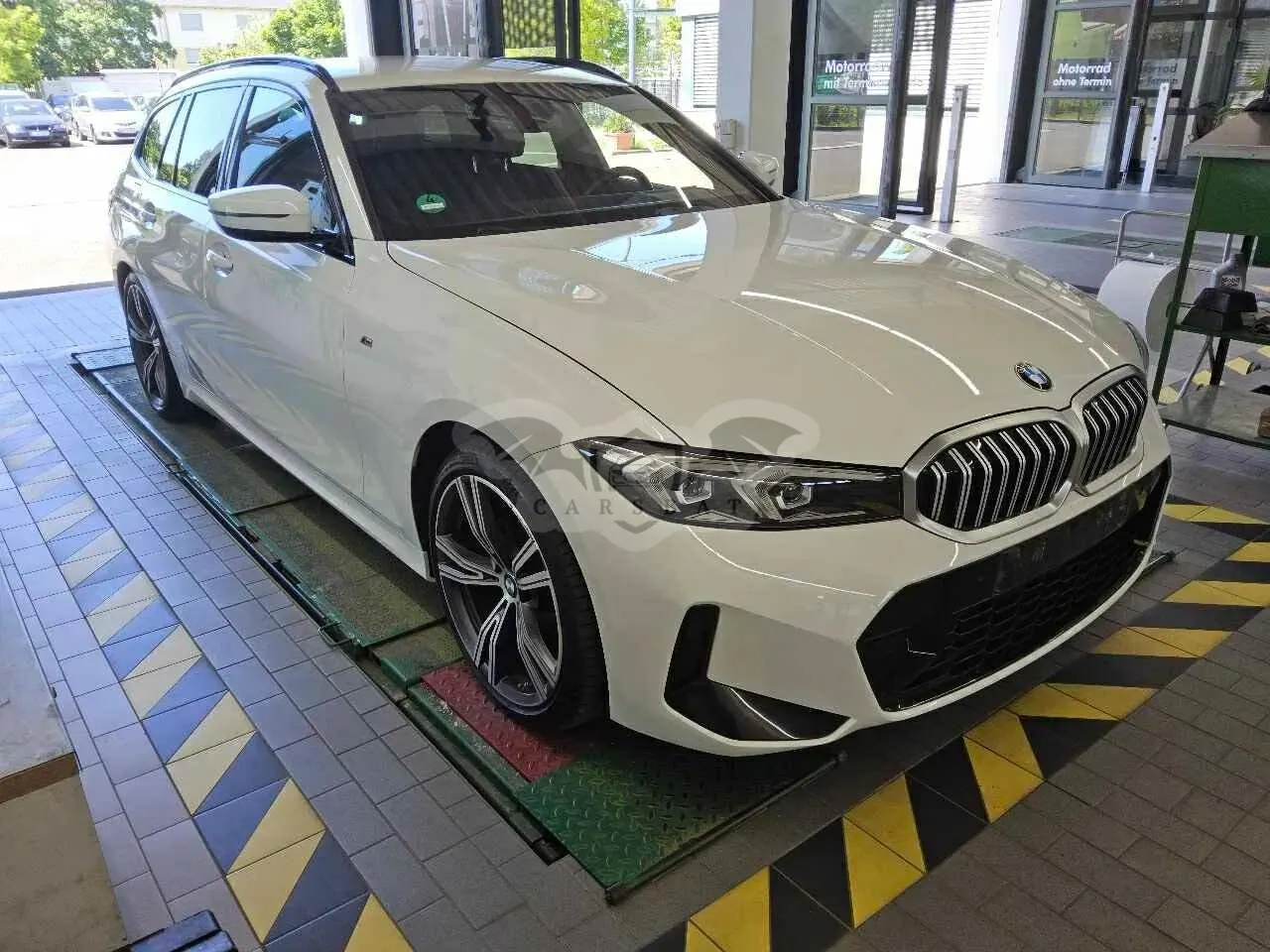BMW 3 Series Touring 320i 2023