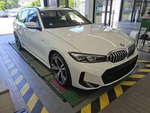 BMW 3 Series Touring 320i 2023