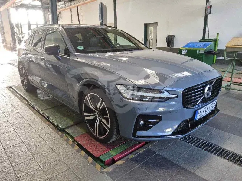 Volvo V60 B5 R-Design 2022