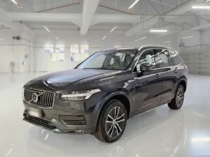 Volvo XC90 B5 Momentum Pro 2021