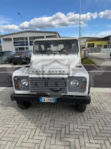 Land Rover Defender 110 2.4 S 2010