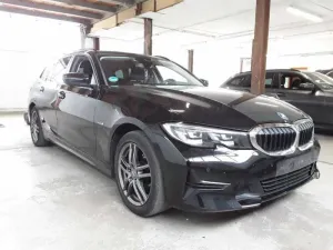 BMW 3 Series Touring 320e Advantage 2022