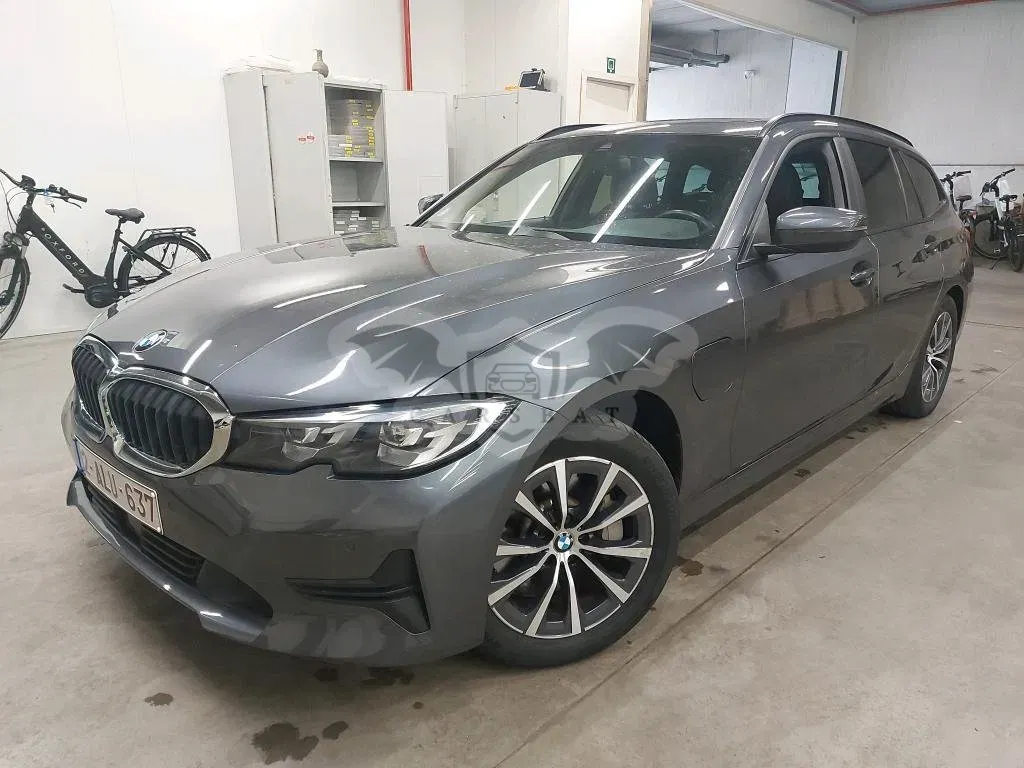 BMW 3 Series Touring 330e Business 2021