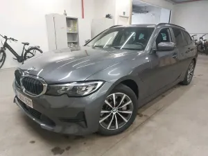 BMW 3 Series Touring 330e Business 2021