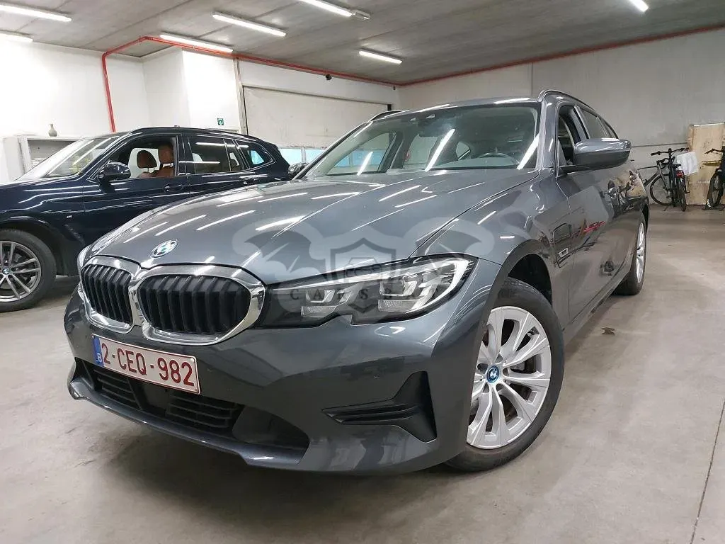 BMW 3 Series Touring 320e Business 2022