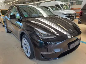 Tesla Model Y Long Range 2024