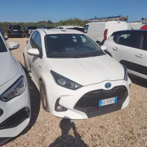 Toyota Yaris 1.5h Business 2021