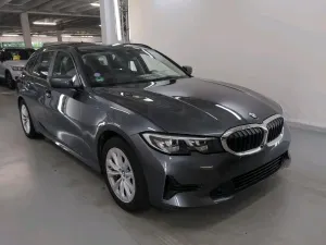 BMW 3 Series Touring 330e Lounge 2021