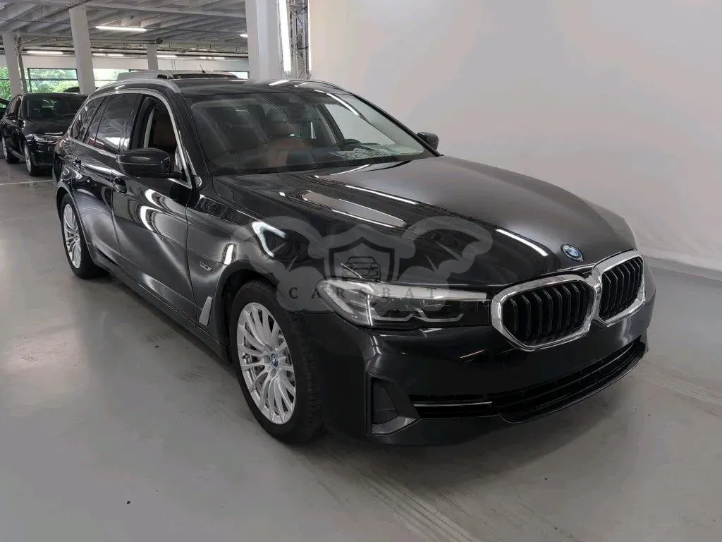 BMW 5 Series Touring 520e 2022
