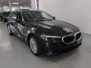 BMW 5 Series Touring 520e 2022