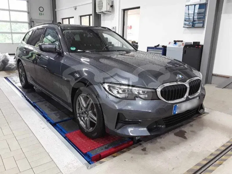 BMW 3 Series Touring 320e Sport Line 2022