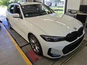 BMW 3 Series Touring 330i 2025