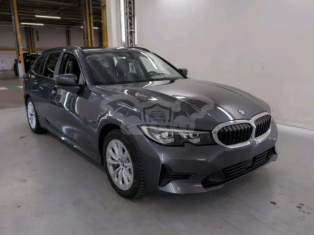 BMW 3 Series Touring 330e 2022