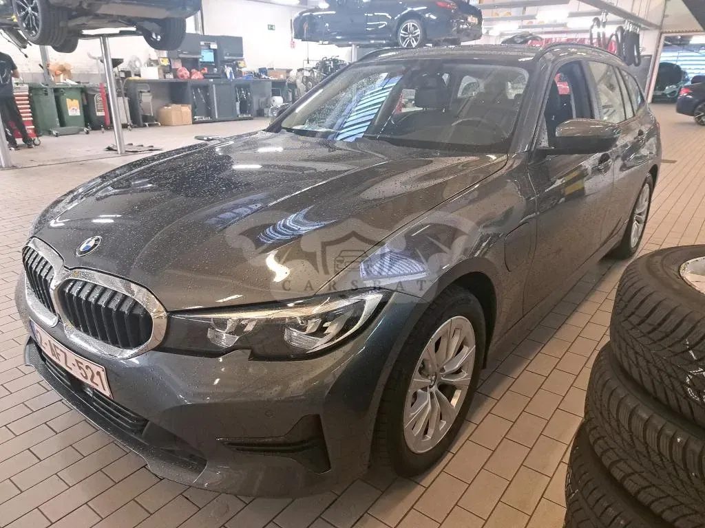 BMW 3 Series Touring 330e Business 2021