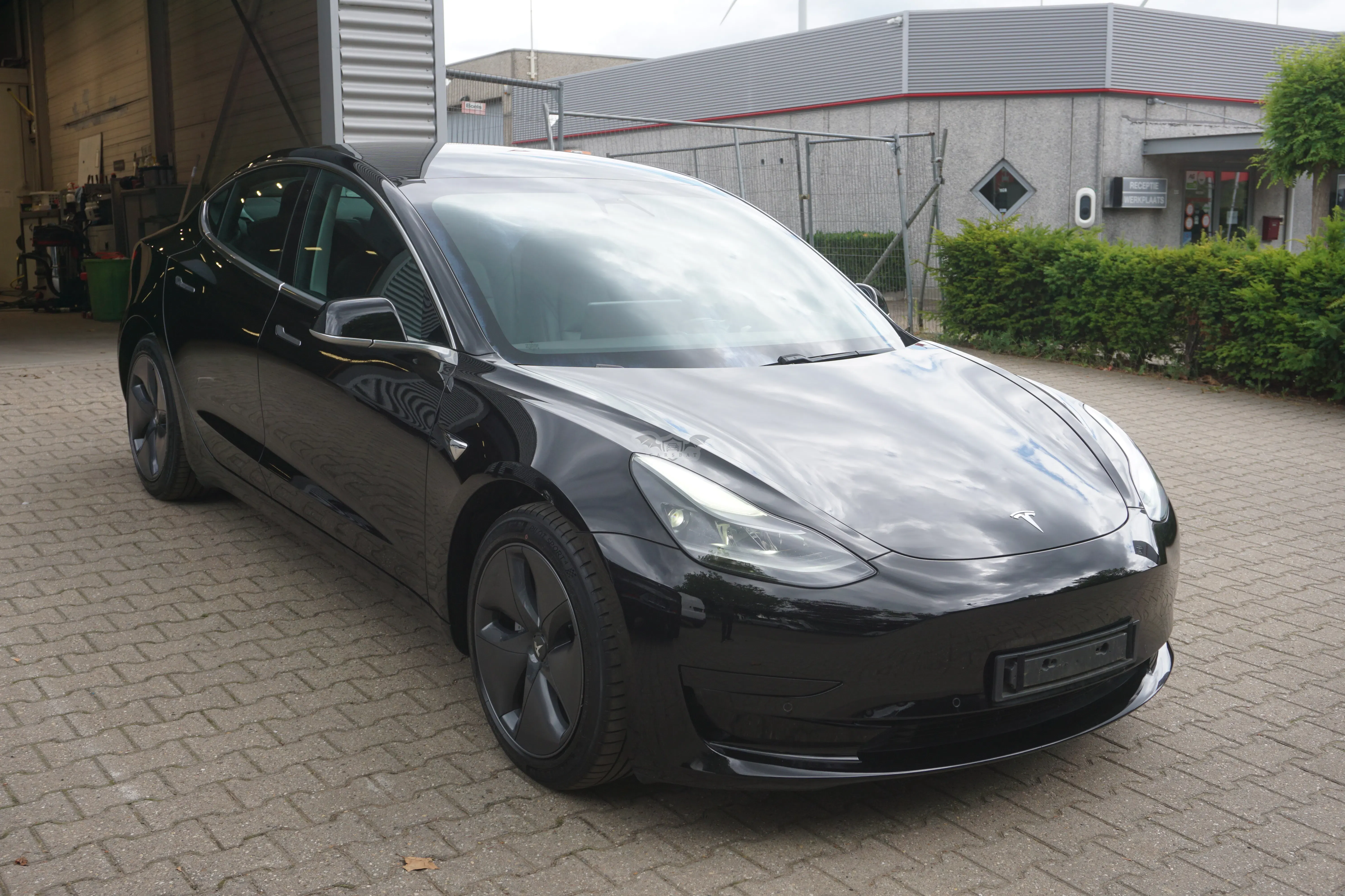 Tesla Model 3 Standard Range Plus 54 kWh 2020