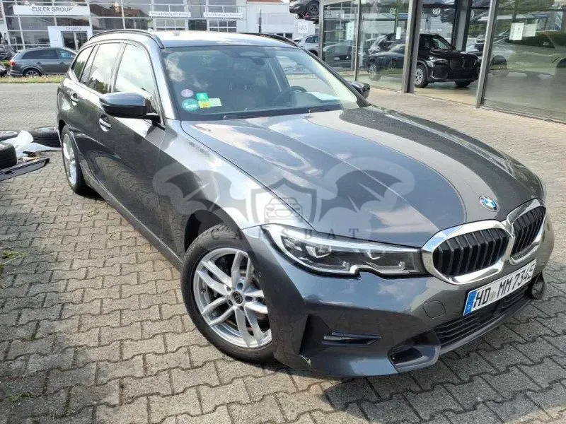 BMW 3 Series Touring 330e Sport Line 2021
