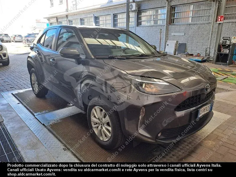 Toyota Yaris 1.5h Business 2024