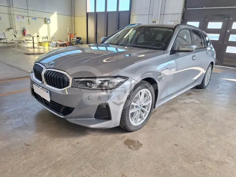 BMW 3 Series Touring 320e 2022