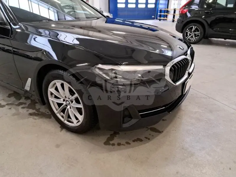 BMW 5 Series Touring 518d Business 2022