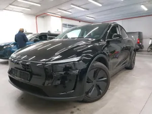 Tesla Model Y Long Range 2025