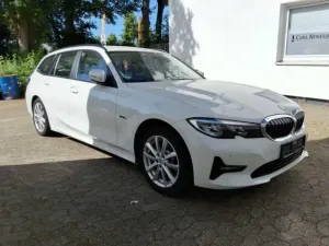 BMW 3 Series Touring 320e Advantage 2022
