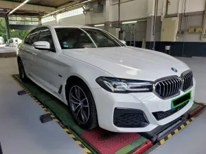 BMW 5 Series 545e 2022