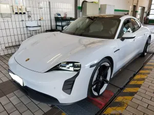 Porsche Taycan 93 kWh 2021
