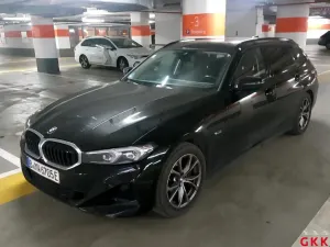 BMW 3 Series Touring 320e 2022