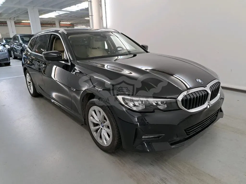 BMW 3 Series Touring 320e 2022