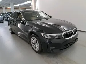 BMW 3 Series Touring 320e 2022