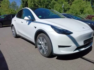 Tesla Model Y Standard Range 2023