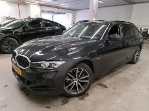 BMW 3 Series Touring 330e Lounge 2023