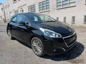 Peugeot 208 1.2i Signature 2018