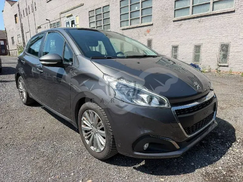 Peugeot 208 1.2i Signature 2018