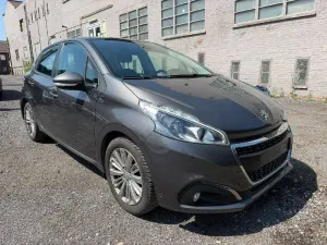 Peugeot 208 1.2i Signature 2018