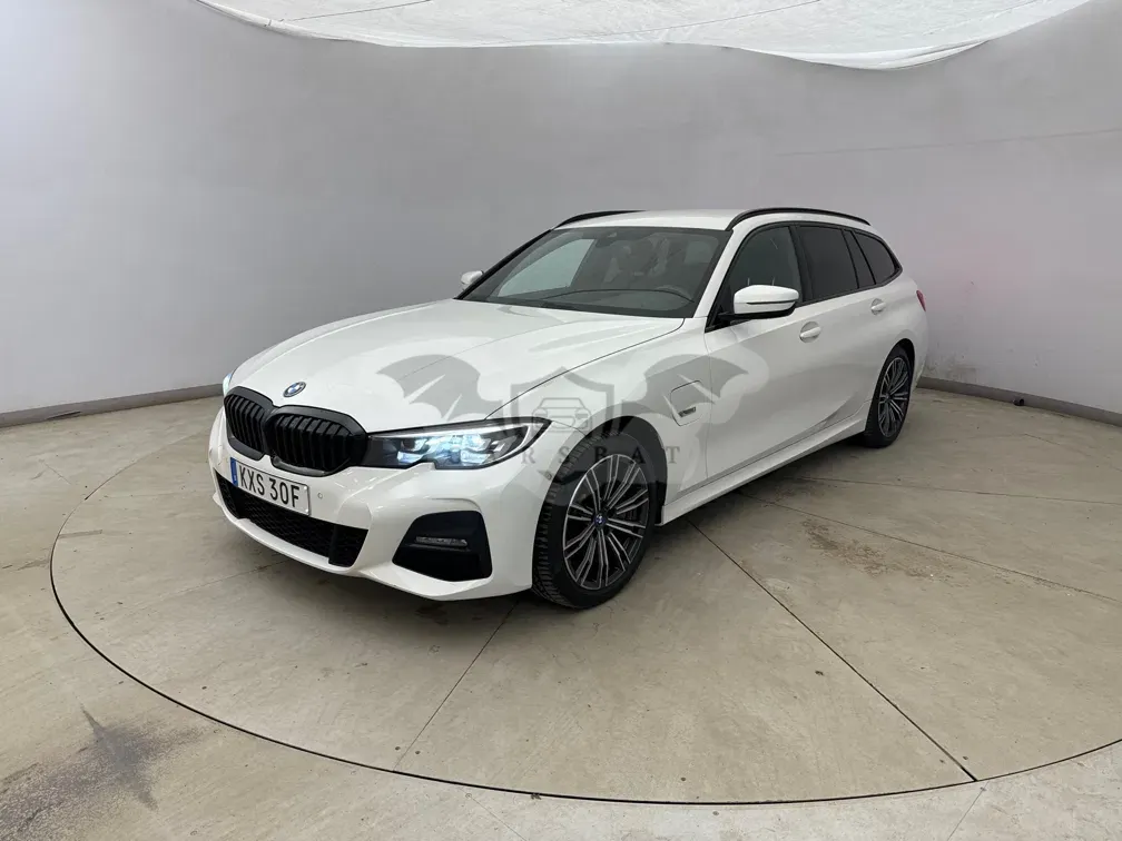 BMW 3 Series Touring 330e M Sport 2022