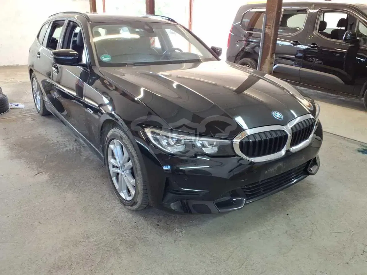 BMW 3 Series Touring 330e Sport Line 2021