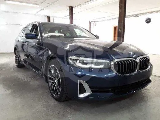 BMW 5 Series Touring 530e Luxury 2021
