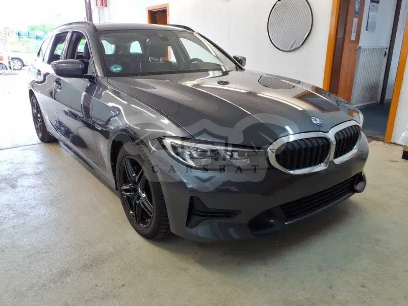 BMW 3 Series Touring 330e Sport Line 2022
