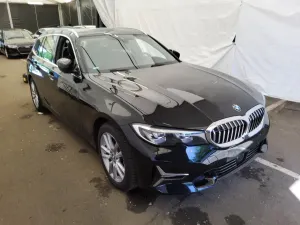 BMW 3 Series Touring 320i Luxury 2021