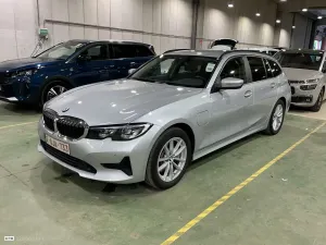 BMW 3 Series Touring 330e 2021